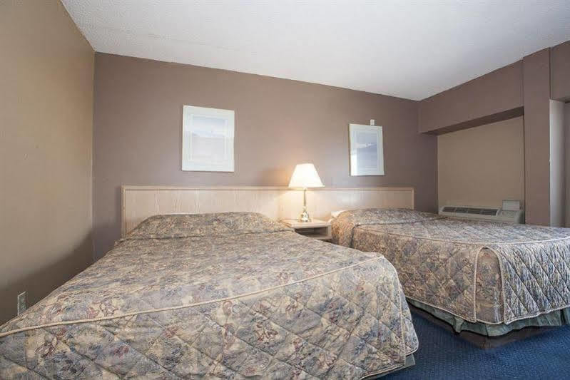 Hotel Rodeway By The Falls